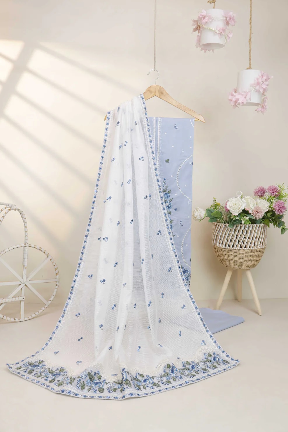 3 Pcs Luxury Lawn Embroidered Suit NV1WR03