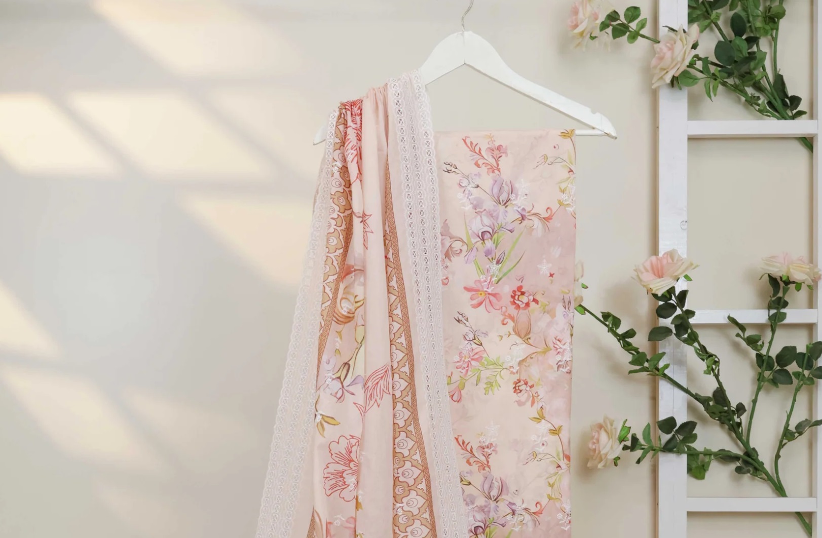3 Pcs - Lawn Embroidered Suit V32WR01
