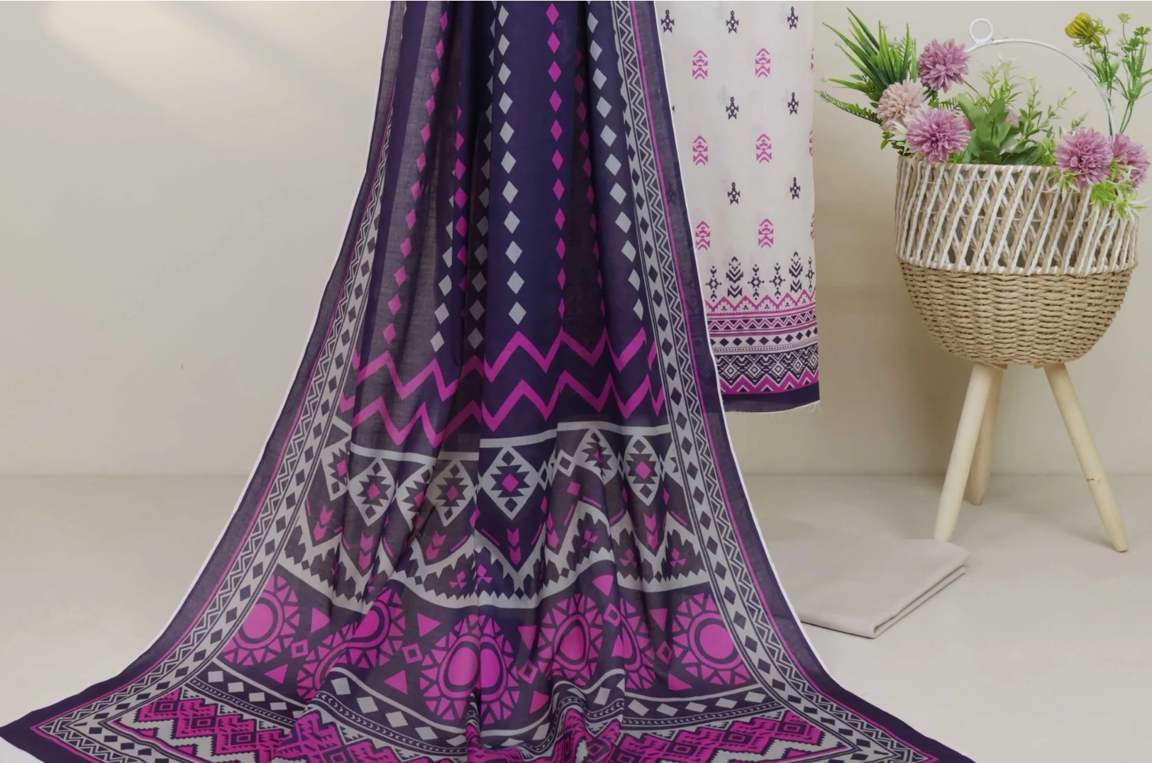 3 PC - Lawn Printed Suit L3PP385